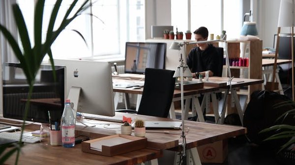 La différence entre une micro-entreprise et une société - vue d'ensemble