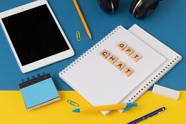 Comment les chatbots GPT révolutionnent les interactions en ligne dans divers domaines ?